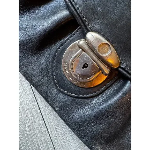 Mark Jacobs rare Vintage black leather bag with lock - Picture 14 of 16